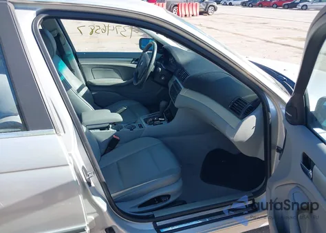 2003 BMW 330I z USA, uszkodzony, nr VIN WBAEV534X3KM26240